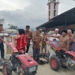 Bupati Madina Serahkan Tracktor Di Huraba