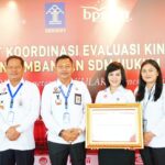 Kakanwil Sumut Terima Penghargaan Terbaik Ke-3 Kategori Pelatihan MOOC Kemenkumham Pada Rakor Evaluasi Capaian Kinerja BPSDM Kumham