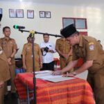 Promosi dan Mutasi , Bupati Toba Melantik Sejumlah Kasek SMP dan Kepala Puskesmas