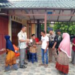 Pemberian Zakat Oleh Bapak Hasan Basri, S.Ag, M.H, Dikediamannya Dusun 1 Ulu Brayun Desa Ara Condong Stabat