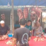 Antusias Warga Mabar Berburu Daging Sebelum Hari Raya Idul Fitri 1445 Hijriah 