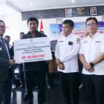 Pemkab Toba Serahkan Bantuan Hibah Untuk Organisasi Keagamaan Yang Bersumber dari APBD