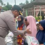 Kapolres Mandailing Natal Berbagi Rezeki Dengan Memberikan Bantuan Sembako Ke Kaum Duafa dan Fakir Miskin