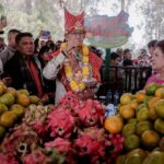 Menparekraf Didampingi Bupati Karo Hadiri Festival Bunga Dan Buah Kota Berastagi