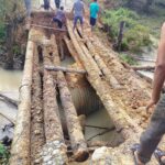 Akibat Di Terjang Banjir Jembatan Desa Tunas Karya Sikara-kara II Kecamatan Natal Mengundang Maut