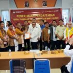 Hari Terakhir, Paslon Incumbent Poltak Sitorus - Anugerah P. Naiborhu Mendaftar ke KPU