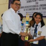 Regina Siahaan Siswi SMP Budi Darma Balige Juara 1 Lomba Pidato Bahasa Inggris